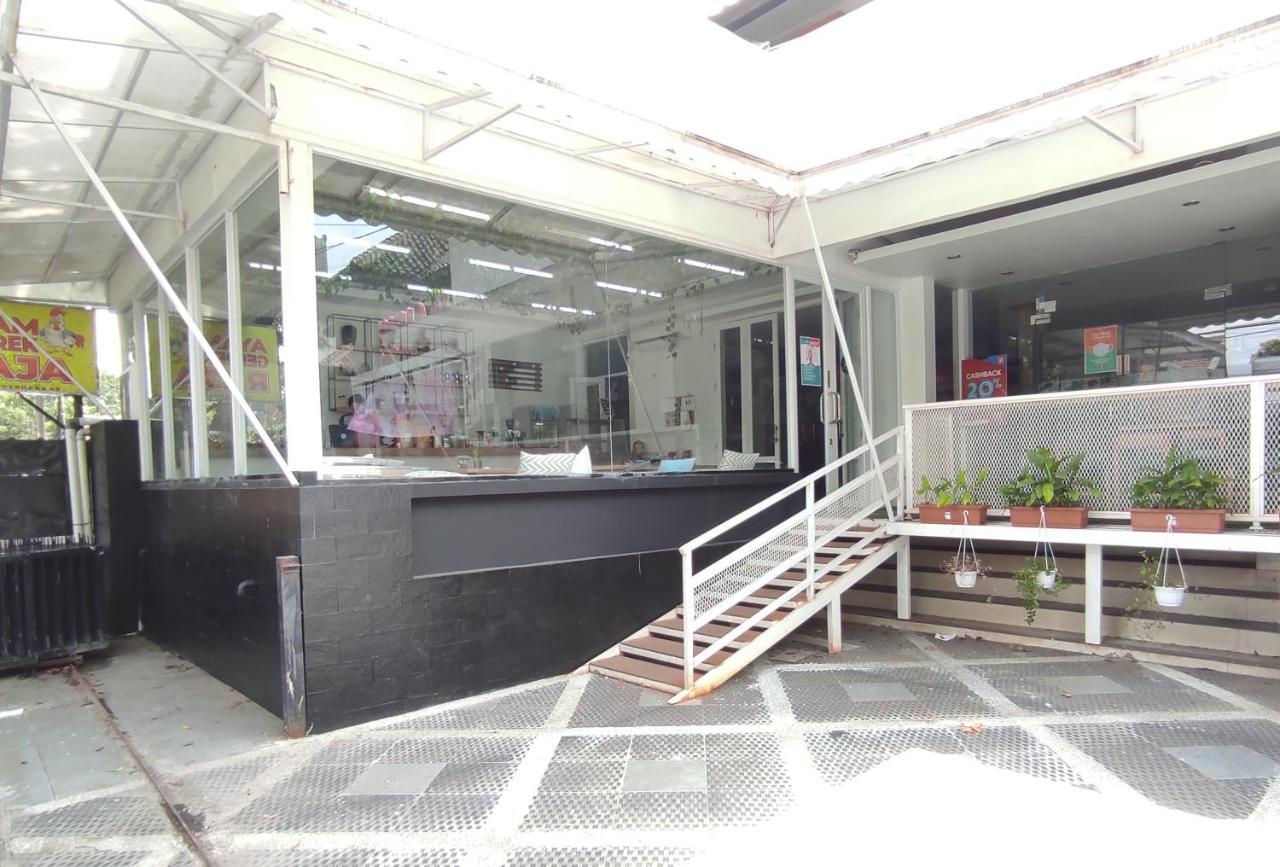 Arwiga Hotel Bandung Exterior photo